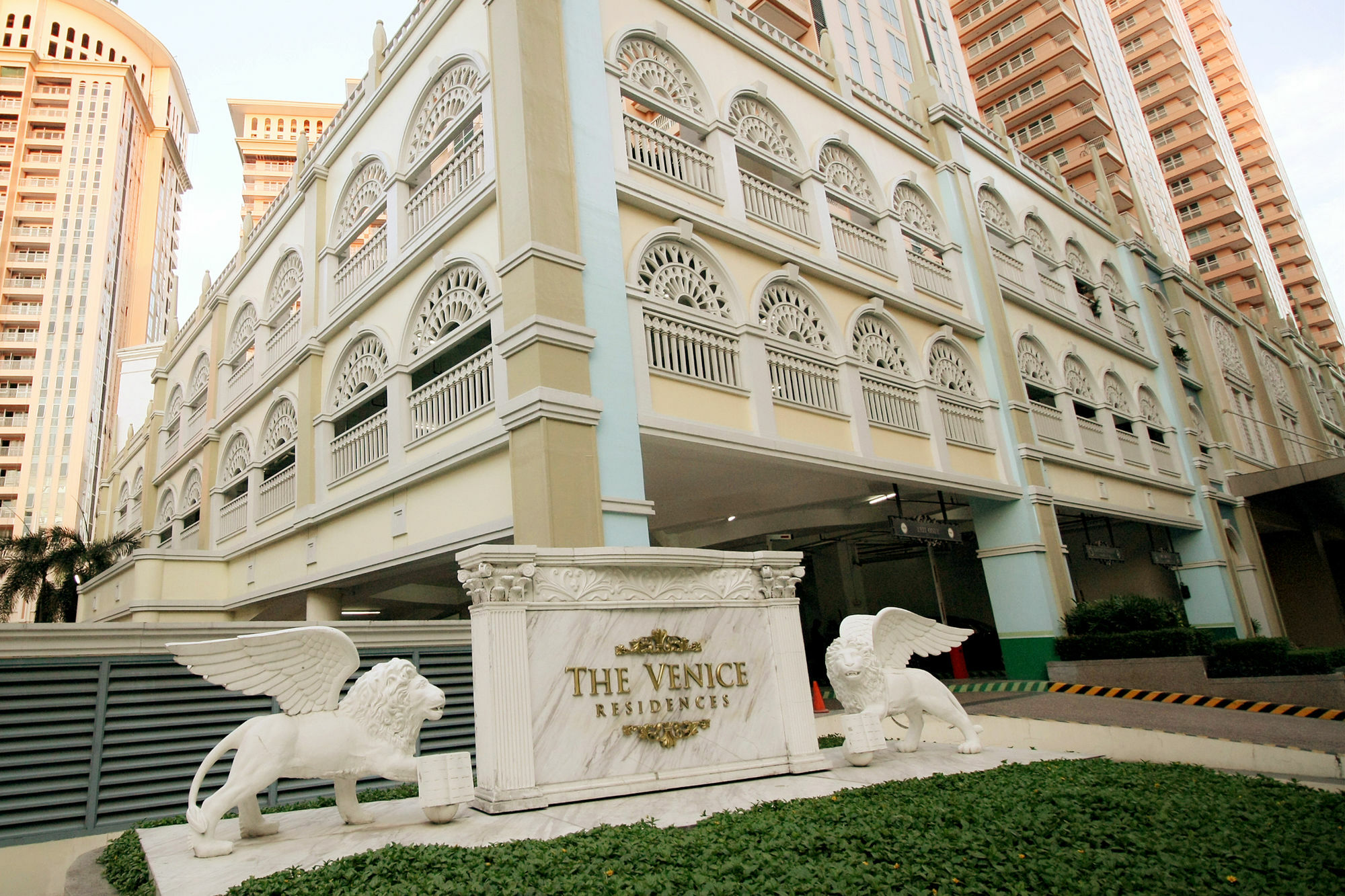 Maxstays - Max Style @ The Venice Residences Taguig Exterior foto